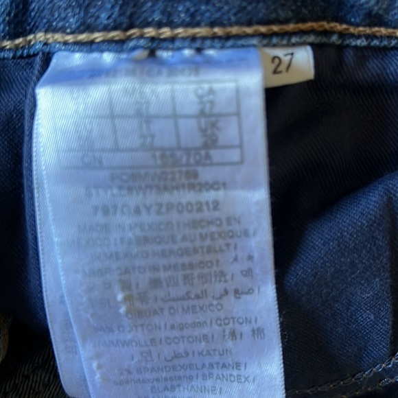 Guess ankle jeans with fishnet in them - Picture 6 of 6